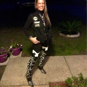 NOT SELLING! I bought these boots! 🥰